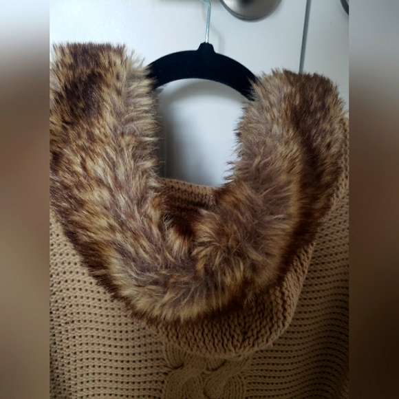 Original Zara Women's Knitted with fur Hood Thick Vest Gilet - Picture 6 of 7